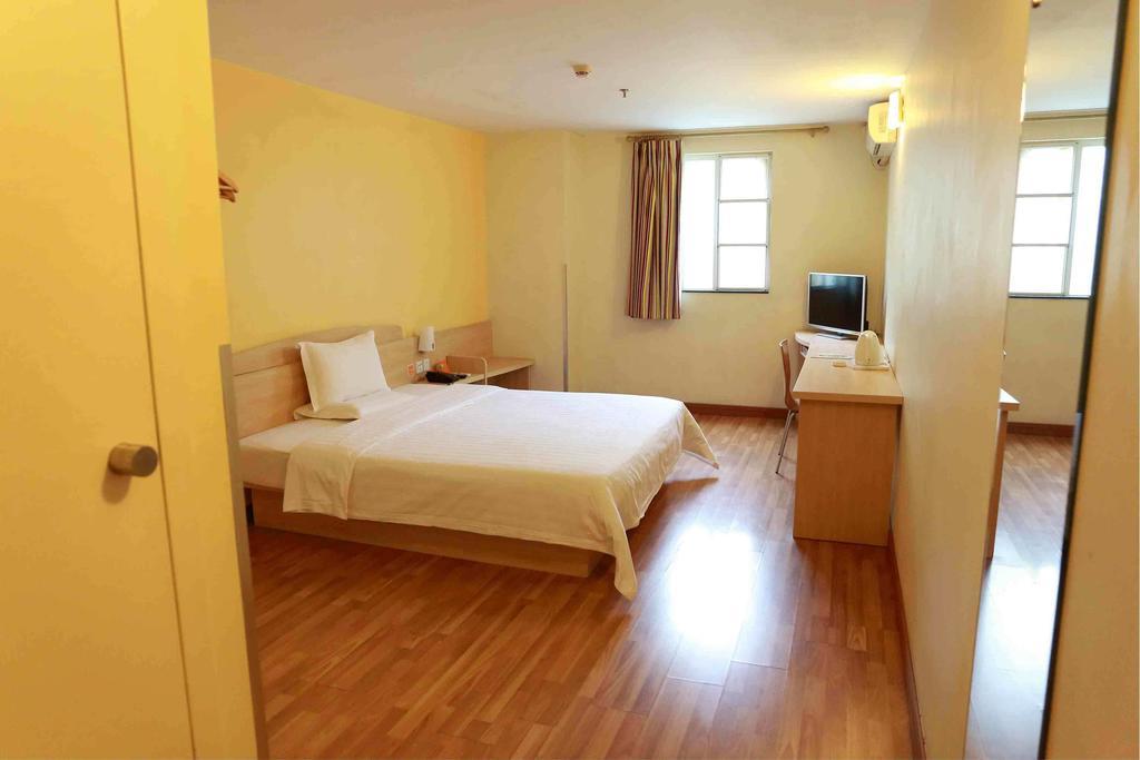 Jiangtouzhen 7Days Inn Xiamen Lotus Square Branch חדר תמונה