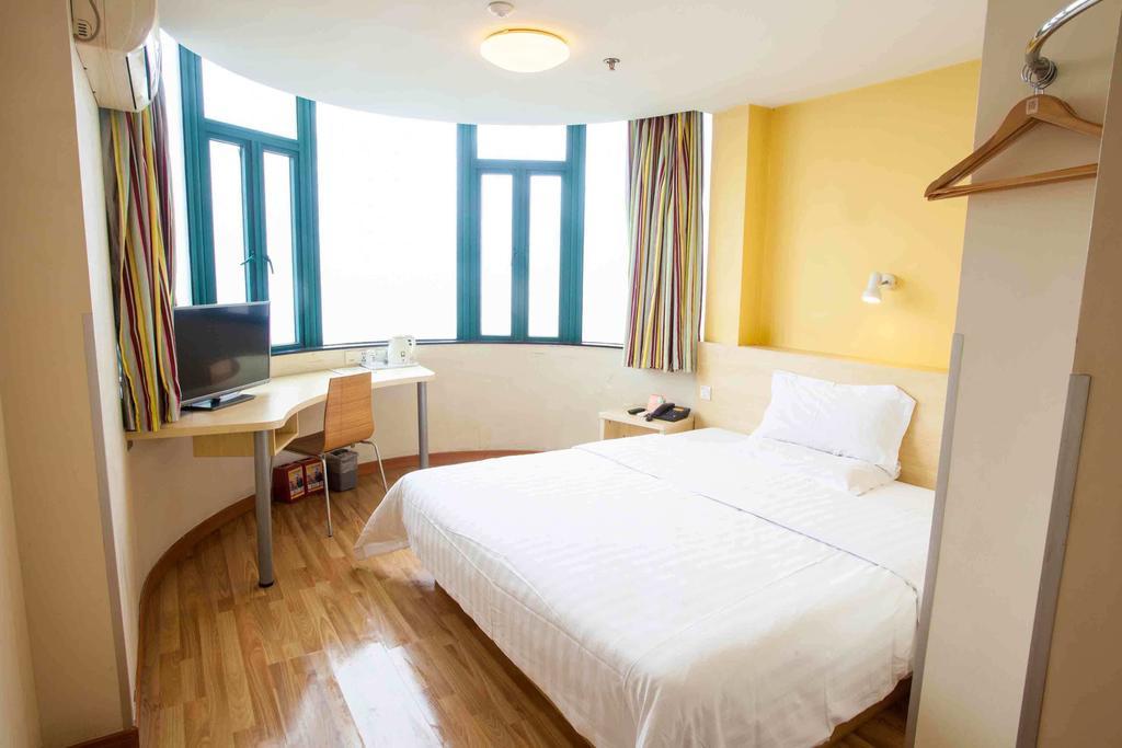 Jiangtouzhen 7Days Inn Xiamen Lotus Square Branch חדר תמונה