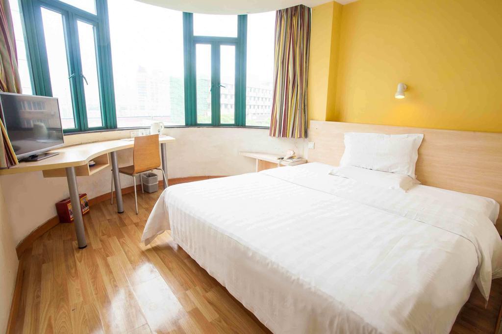 Jiangtouzhen 7Days Inn Xiamen Lotus Square Branch חדר תמונה
